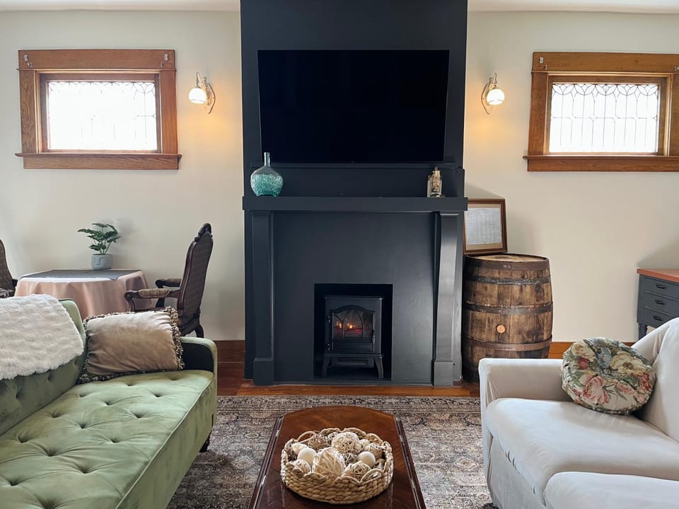 TV and multimedia, Living room, Dining area, fireplace