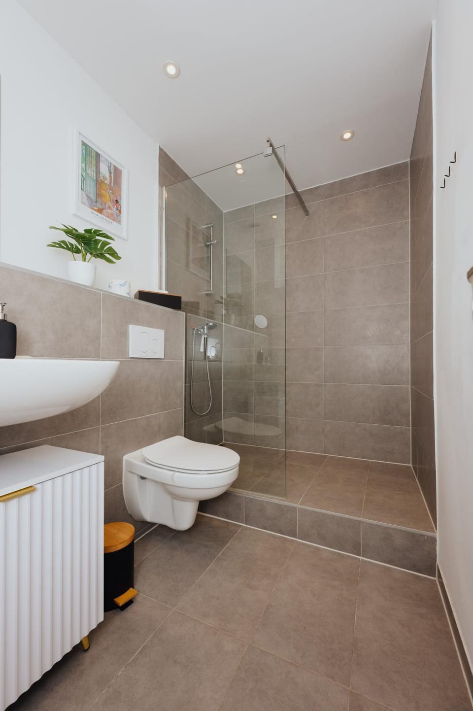 Shower, Toilet, Bathroom, towels