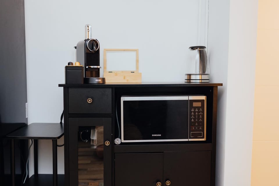 Coffee/tea facilities, microwave