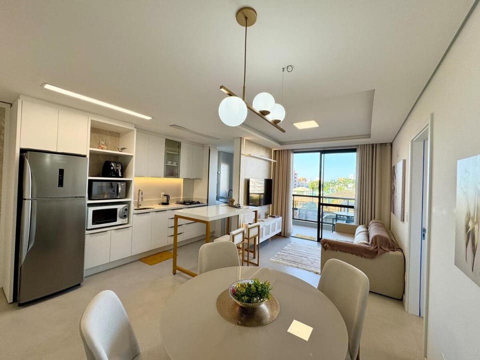 Kitchen or kitchenette, Living room, Seating area, Dining area, oven, stove