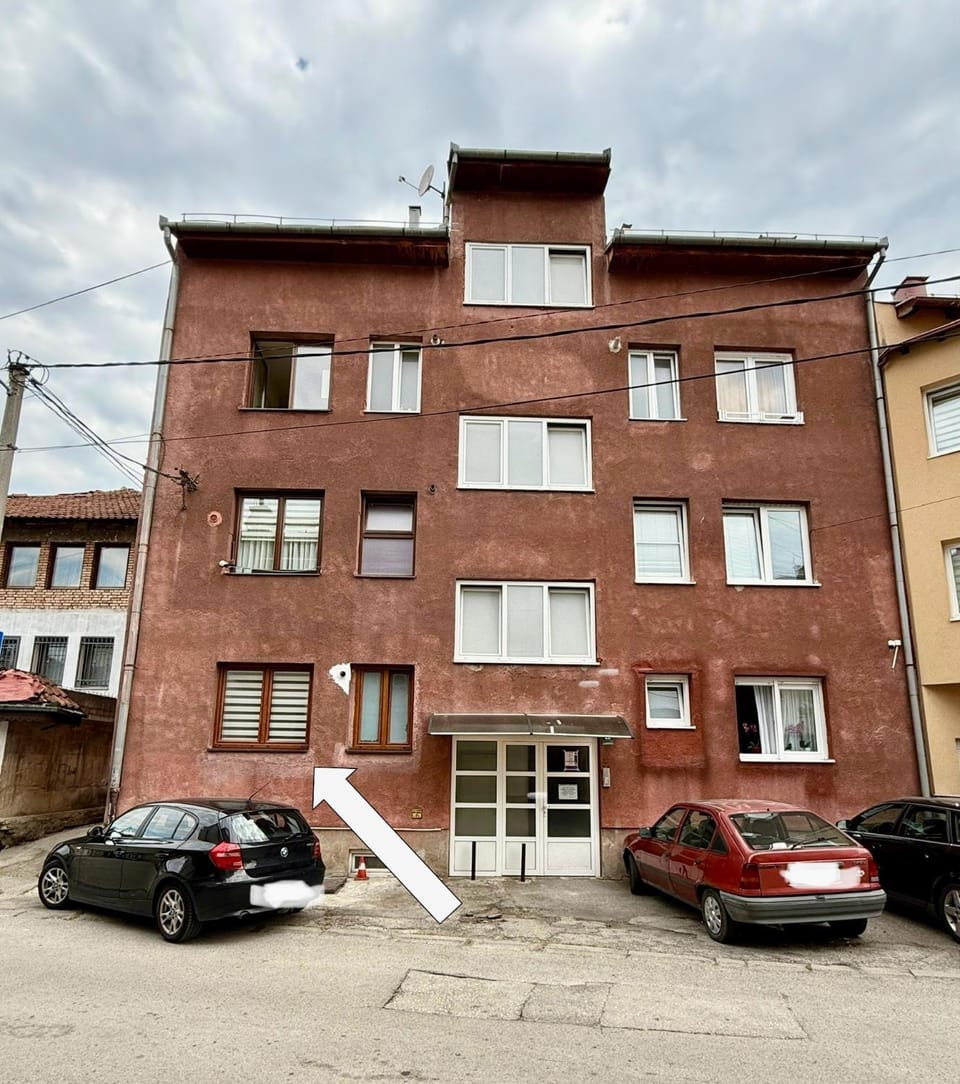Property building, Day, Neighbourhood, Street view, Location, Parking