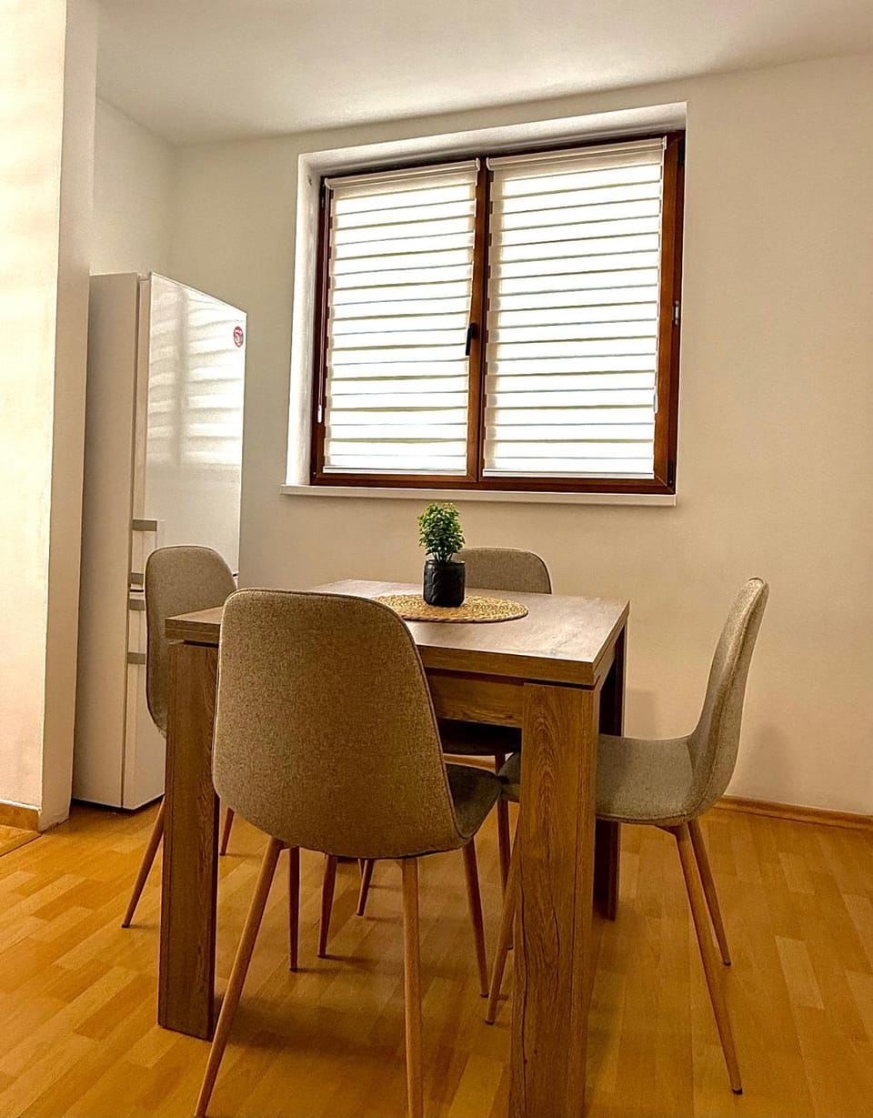 Seating area, Dining area, Communal kitchen, kitchen