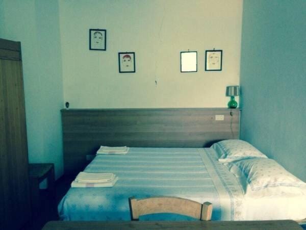 Bed, TV and multimedia, Pets