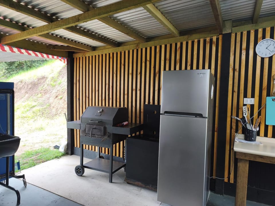 Patio, Kitchen or kitchenette, Dining area