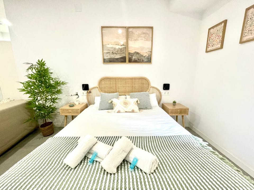 Photo of the whole room, Bedroom