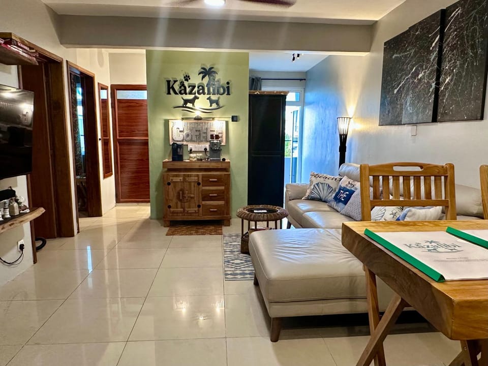 Coffee/tea facilities, Living room, Seating area