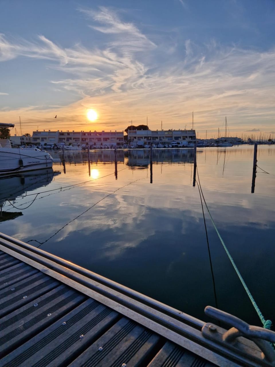 Hébergements LYAEL - Marina lumineuse avec ponton privé à Port Camargue Apartment in Le Grau-du-Roi
