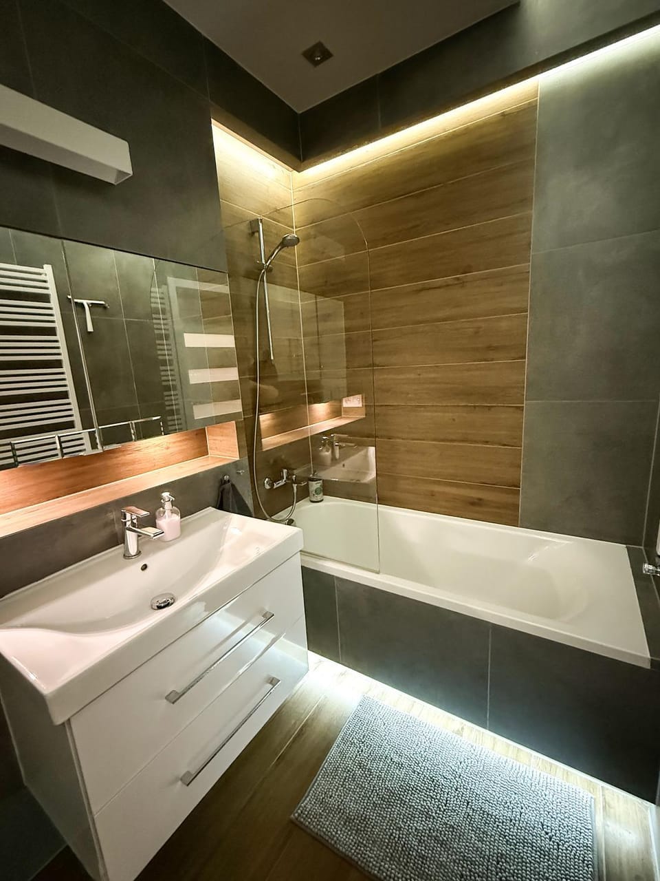 Shower, Bathroom, Bath, towels