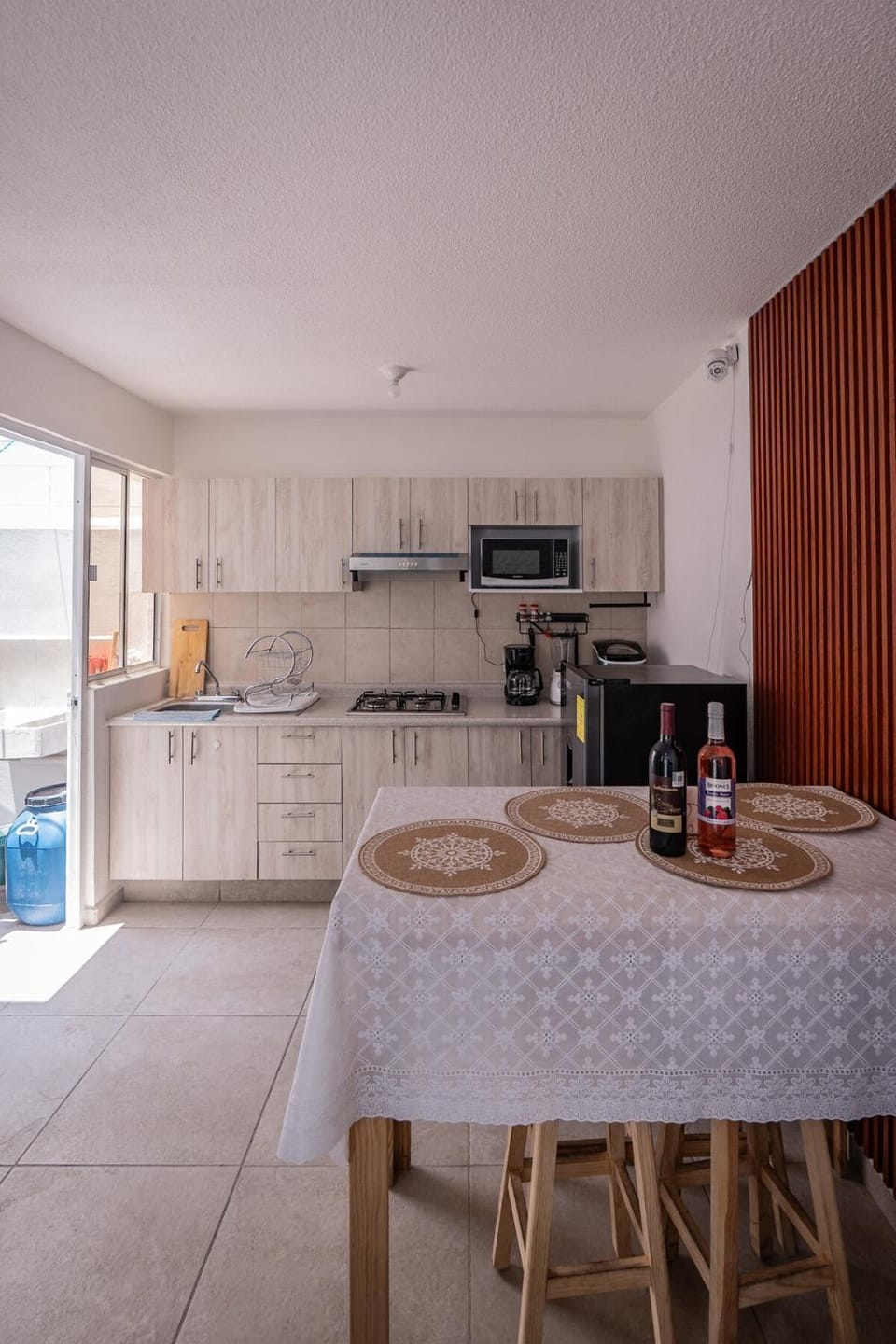 Kitchen or kitchenette, Dining area, stove