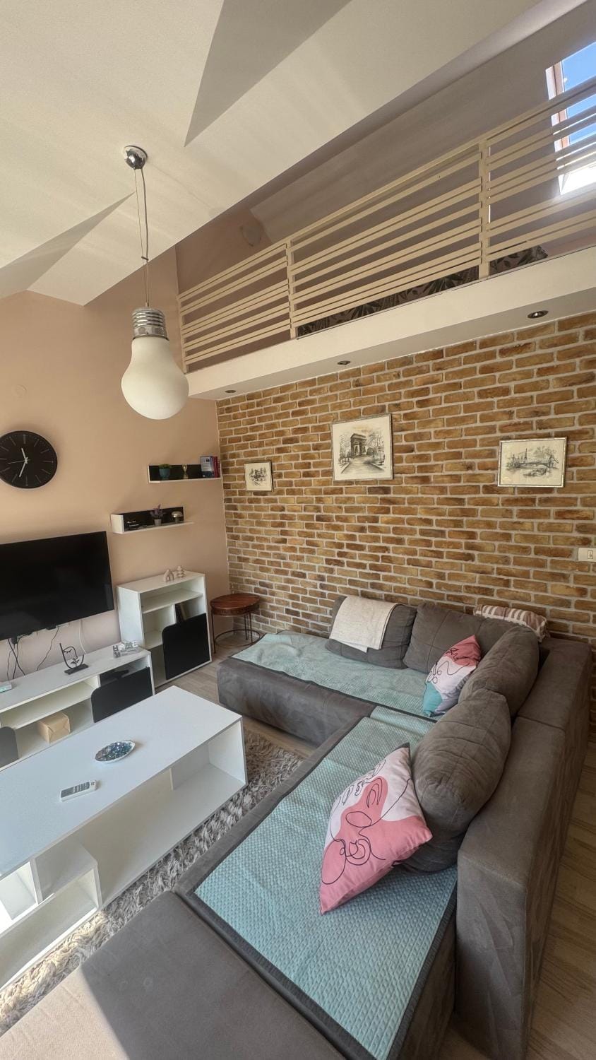 TV and multimedia, Living room, Seating area