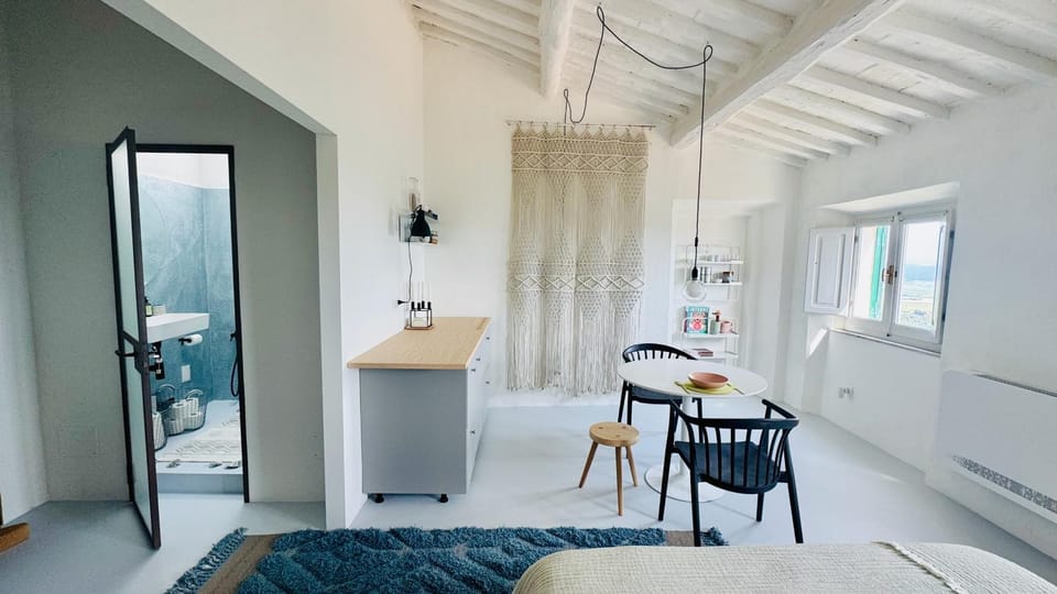 Kitchen or kitchenette, Living room, Photo of the whole room, Seating area, Dining area, Bedroom