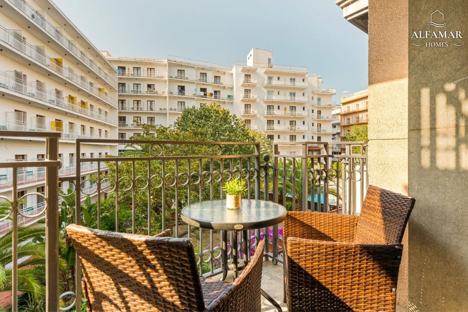 Zen Suite - Modern Apartment with Parking & Swimming Pool Apartment in Lloret de Mar