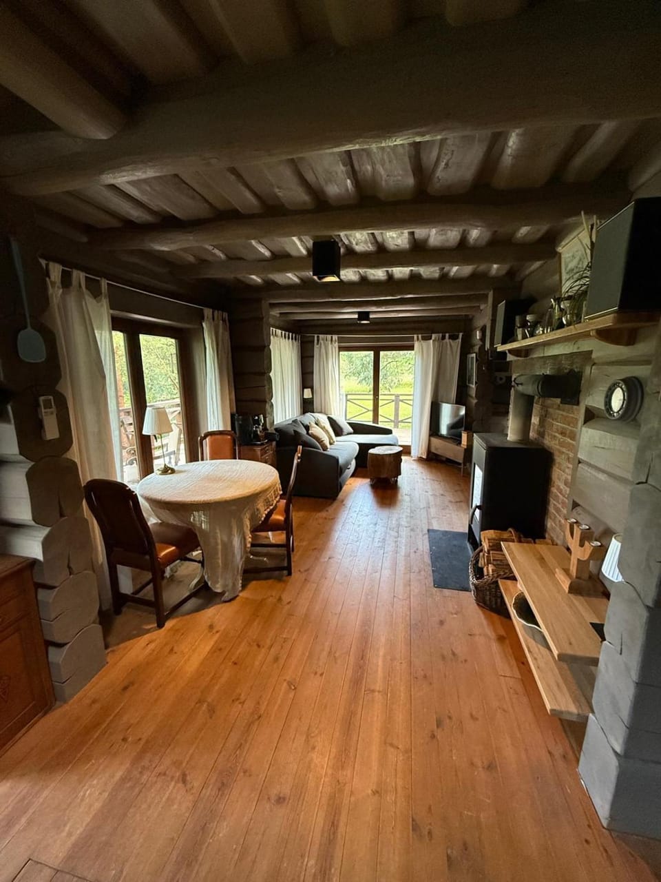 TV and multimedia, Living room, Dining area, fireplace