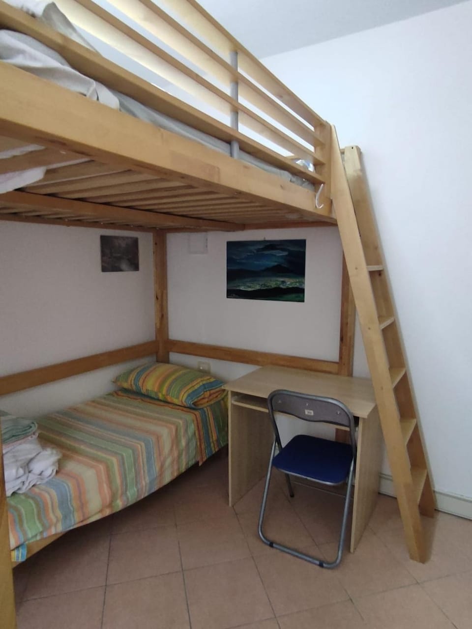 Bed, bunk bed