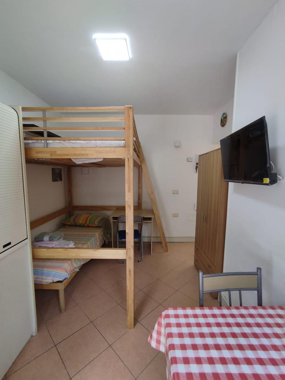 Bed, bunk bed