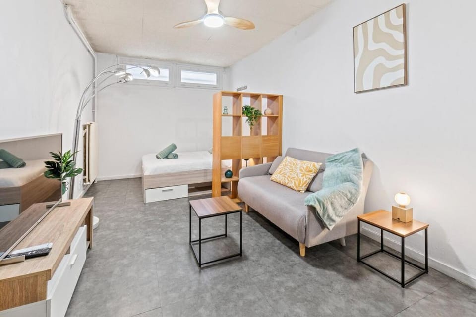 Charmant appartement St Charles Apartment in Marseille