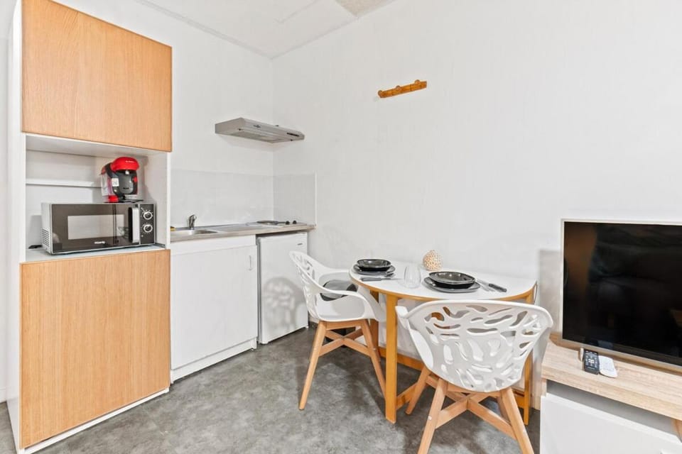 Charmant appartement St Charles Apartment in Marseille