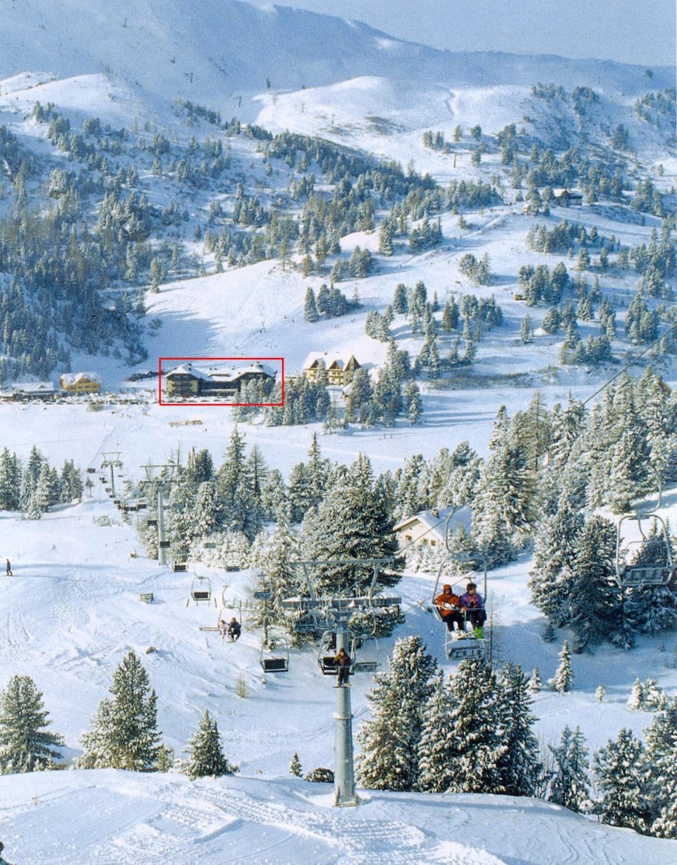 Bird's eye view, Ski School, Skiing, Lake view, Mountain view