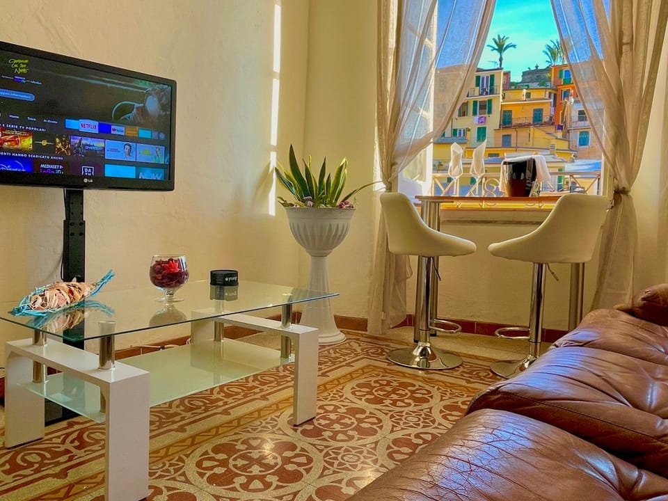 TV and multimedia, Living room, Seating area, Evening entertainment