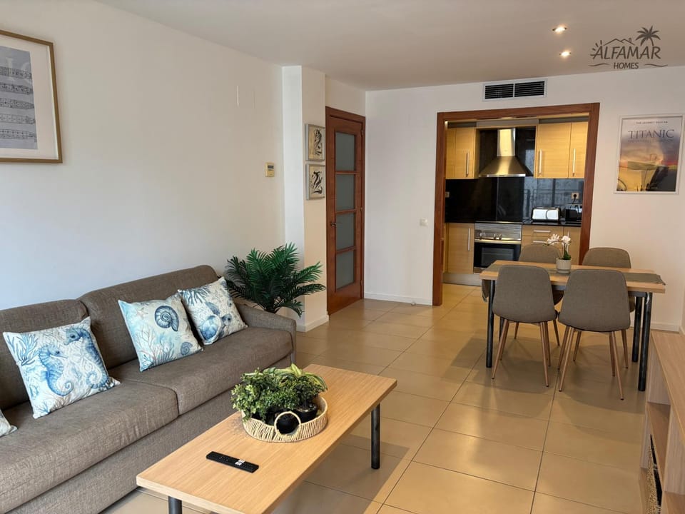 TV and multimedia, Kitchen or kitchenette, Living room, Seating area, Dining area