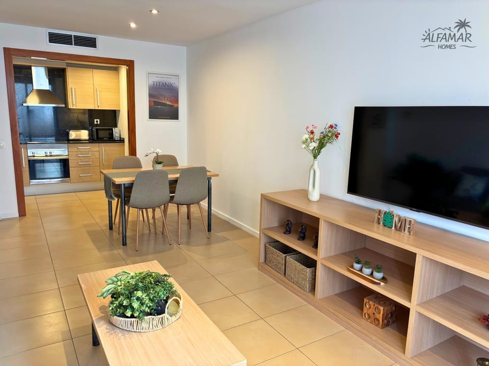 Communal lounge/ TV room, TV and multimedia, Kitchen or kitchenette, Living room, Seating area, Dining area