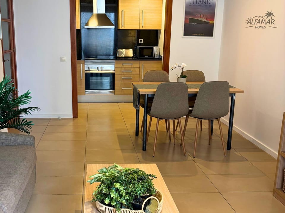 Kitchen or kitchenette, Living room, Seating area, Dining area