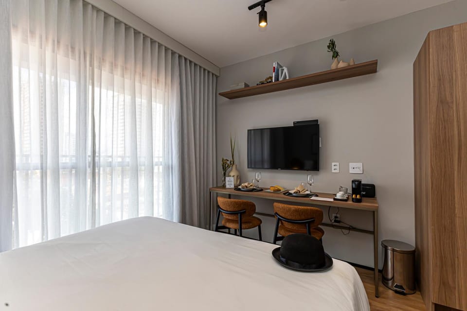 Bed, Day, TV and multimedia, Balcony/Terrace, Dining area