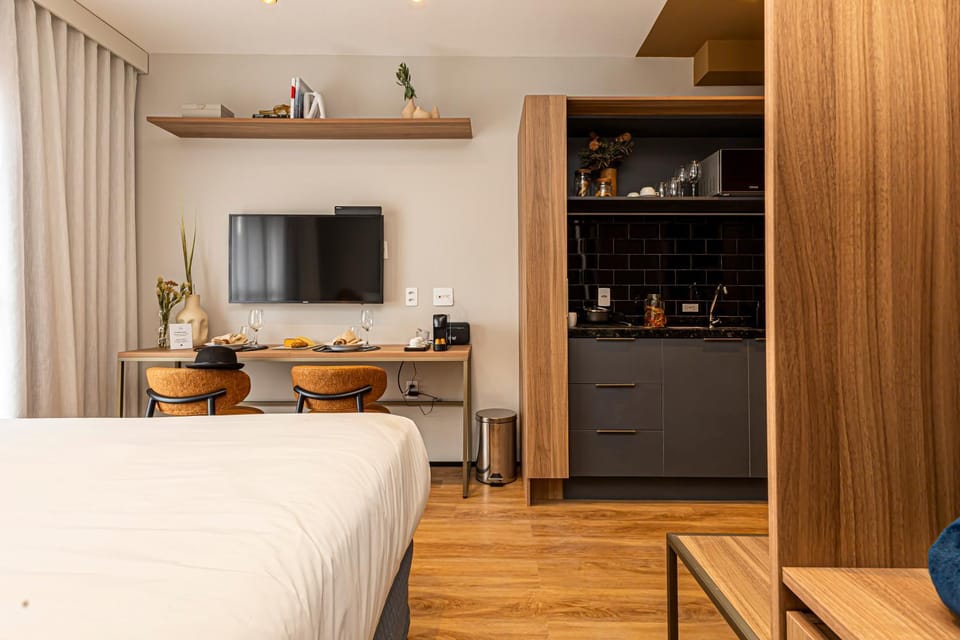 Bed, Day, TV and multimedia, Coffee/tea facilities, Kitchen or kitchenette, Dining area, Bedroom, locker, kitchen