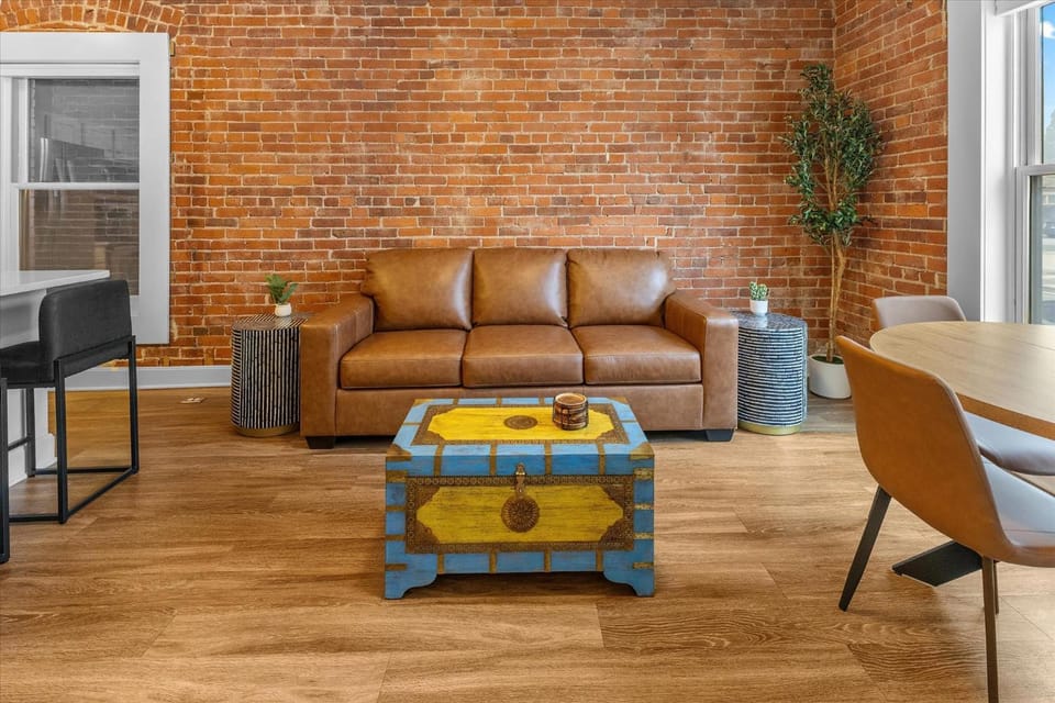 Steps away from Mass Ave Restaurants and Big Patio Apartment in Indianapolis