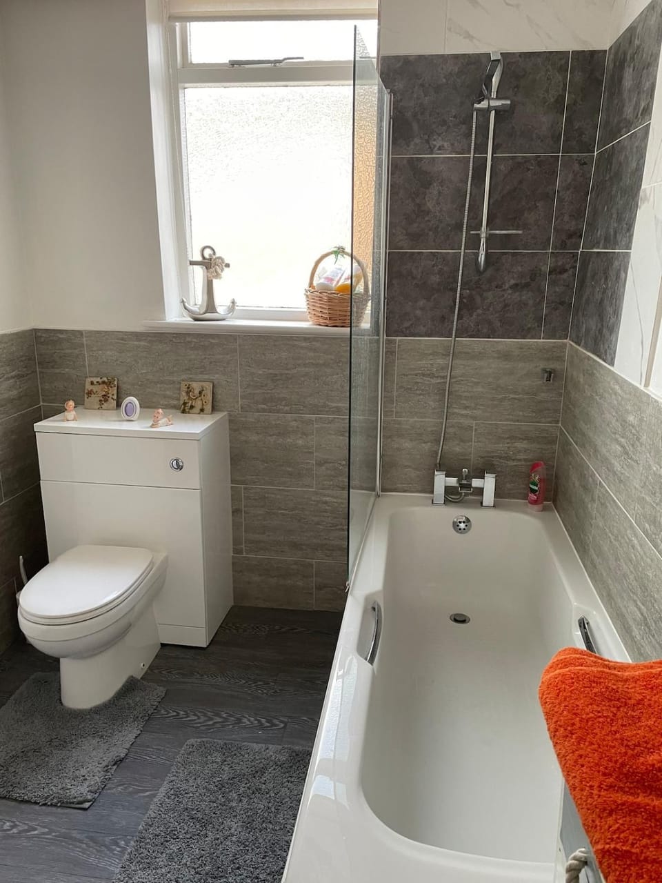 Toilet, Bathroom, towels