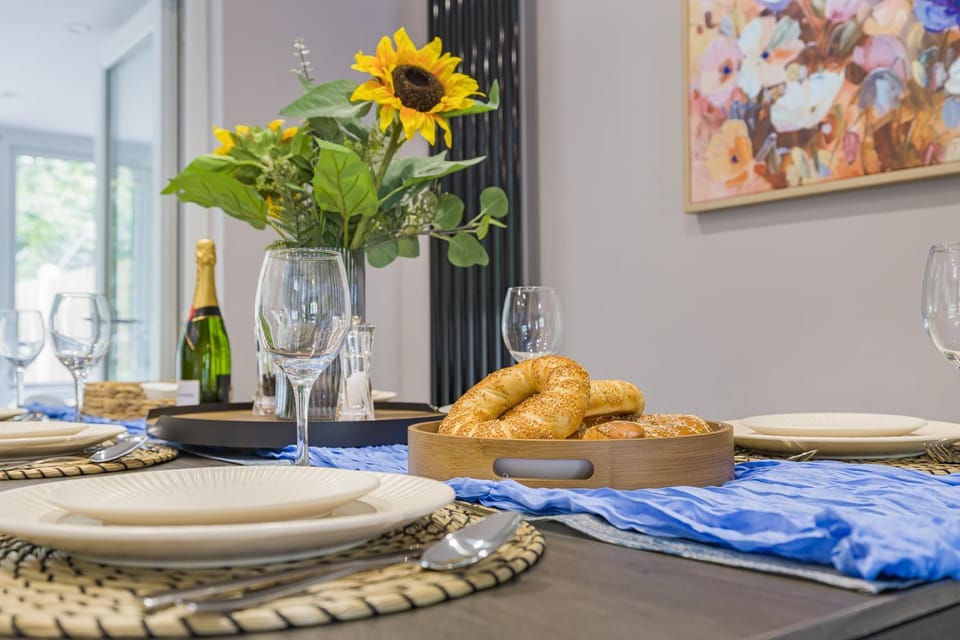 Food and drinks, Dining area, Food, Lunch, Dinner