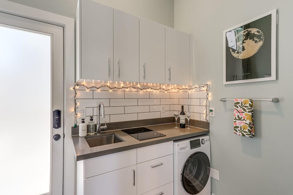 Couples Base for FIFA World Cup! Magnolia Studio House in Magnolia Seattle