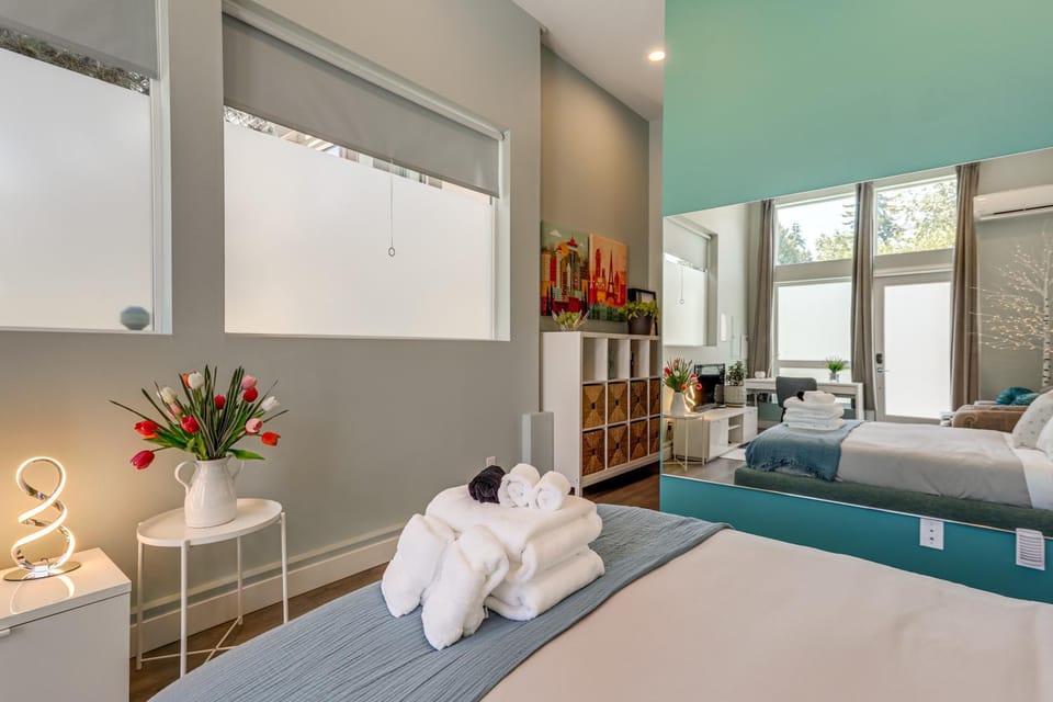 Couples Base for FIFA World Cup! Magnolia Studio House in Magnolia Seattle