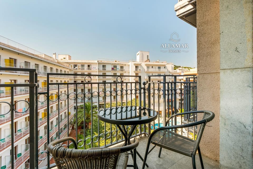 Ikigai Suite - 6p Modern Apartment with Parking & Swimming Pool Apartment in Lloret de Mar