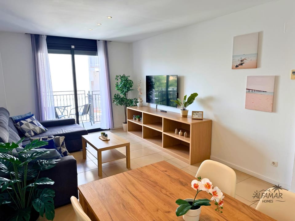 Yasumi Suite - 4p Modern Apartment with Parking & Swimming Pool Apartment in Lloret de Mar