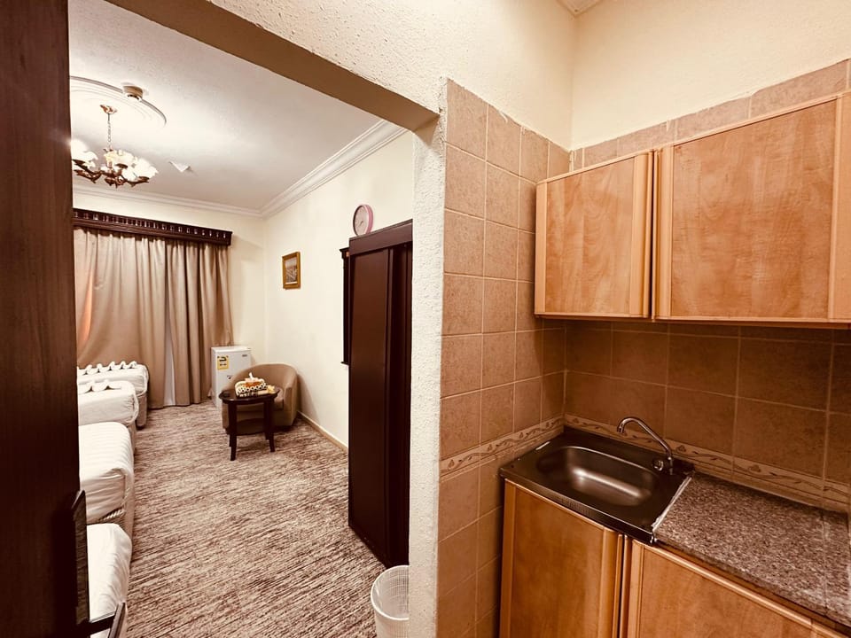 Kitchen or kitchenette, Photo of the whole room, Bedroom