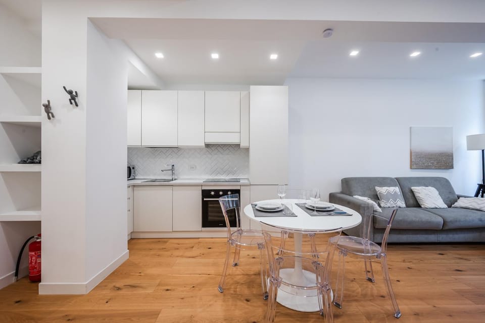 Kitchen or kitchenette, Living room, Seating area, Dining area, stove