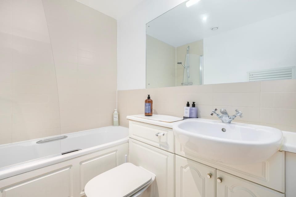 Bathroom, Bath, towels