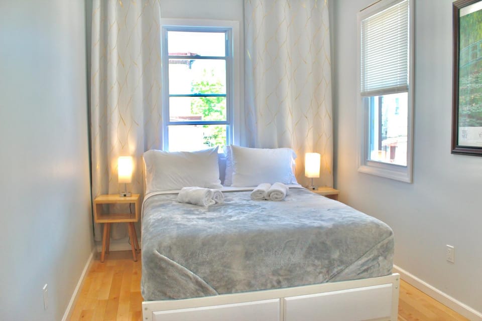 15 Minutes From Manhattan 2-Bedroom Apartment in LIC Astoria Queens Apartment in Astoria