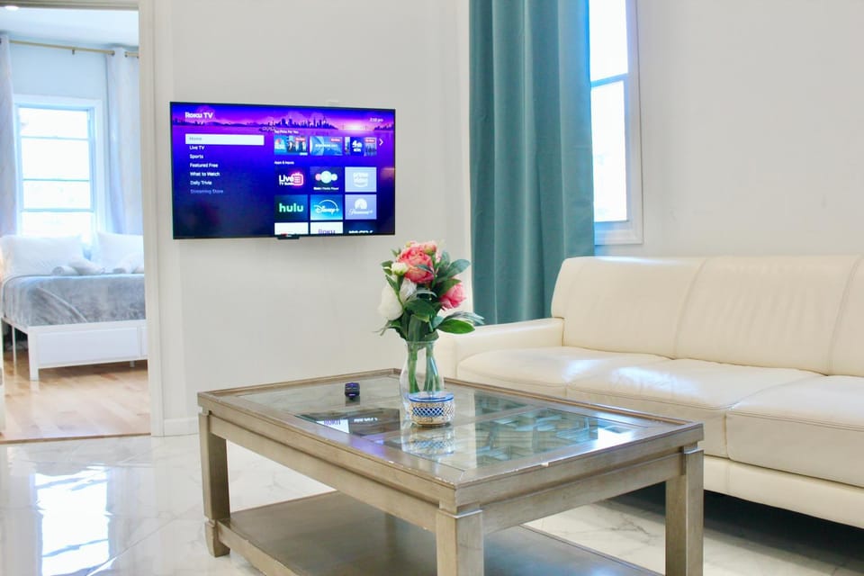 15 Minutes From Manhattan 2-Bedroom Apartment in LIC Astoria Queens Apartment in Astoria