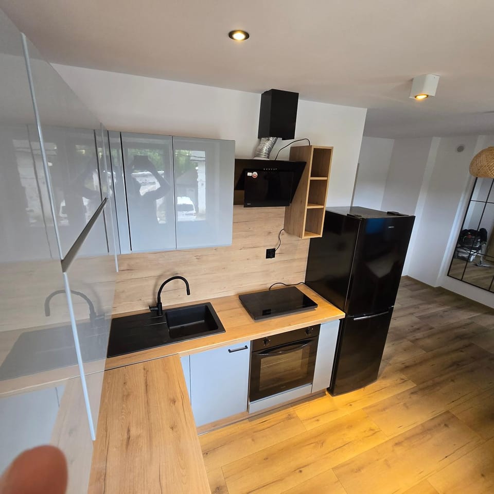 Apartament z kominkiem w starej kamiennicy Apartment in Lower Silesian Voivodeship