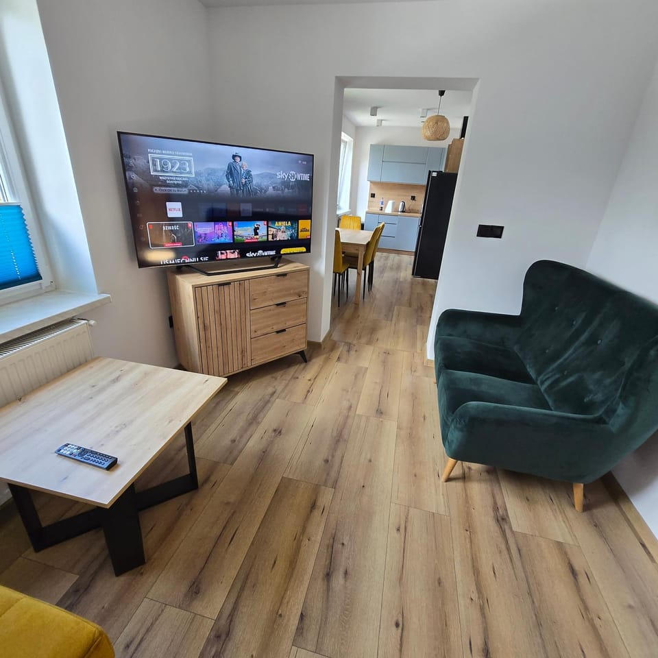 Apartament z kominkiem w starej kamiennicy Apartment in Lower Silesian Voivodeship