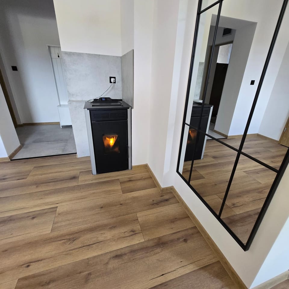 Apartament z kominkiem w starej kamiennicy Apartment in Lower Silesian Voivodeship