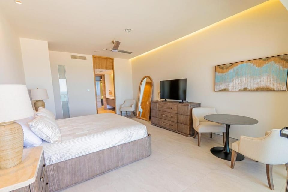 TV and multimedia, Photo of the whole room, Bedroom