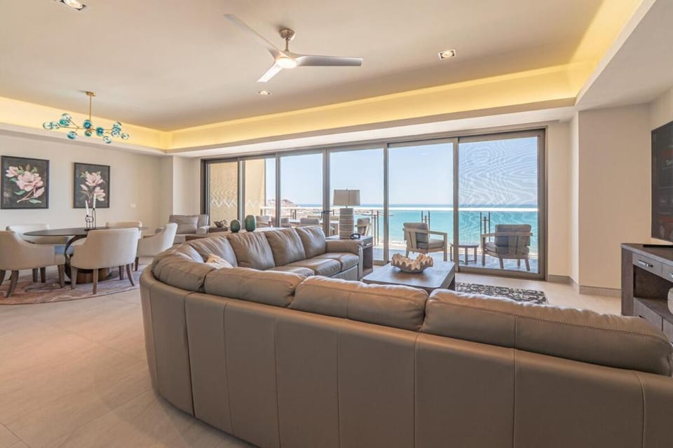 Seating area, Dining area, Sea view