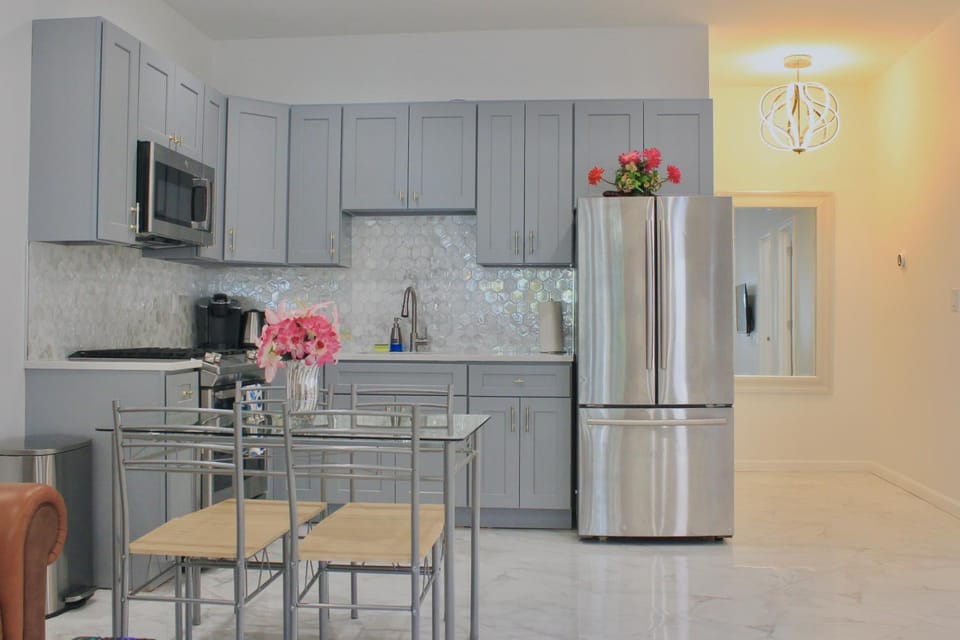 2-Bedroom Apartment 15 Minutes From Manhattan in LIC Astoria Queens Apartment in Astoria