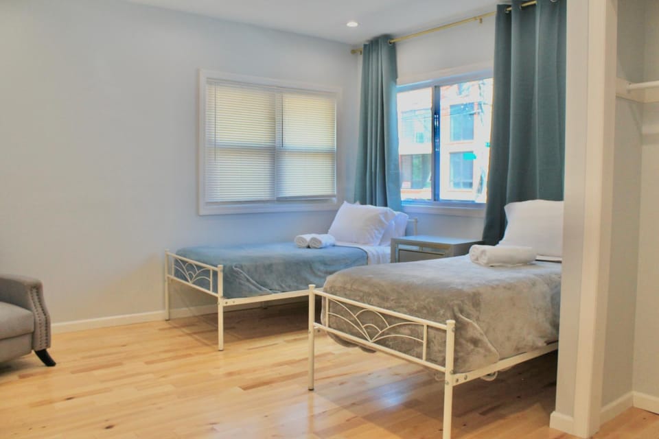 2-Bedroom Apartment 15 Minutes From Manhattan in LIC Astoria Queens Apartment in Astoria