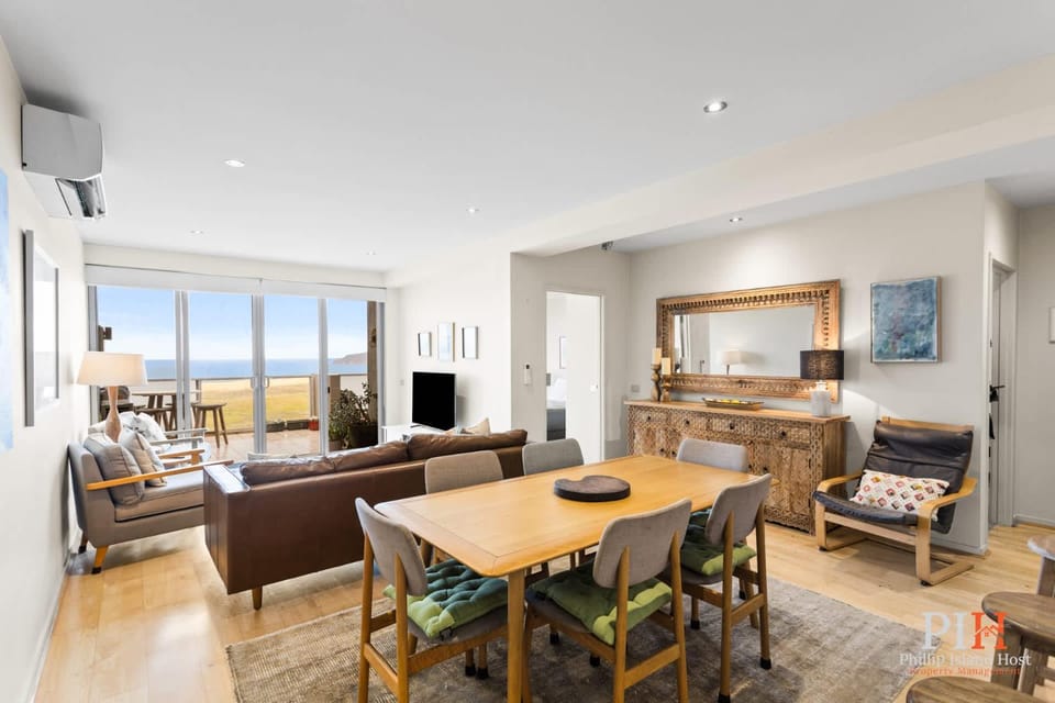 Ocean Views 2 Bedroom Apartment Apartment in San Remo