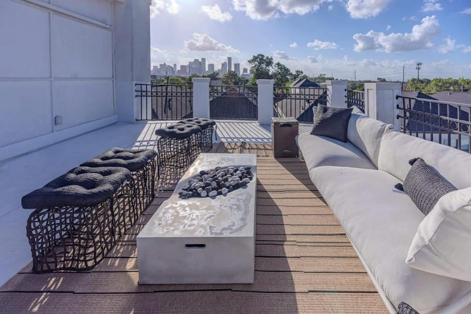 Rooftop Retreat House in Houston
