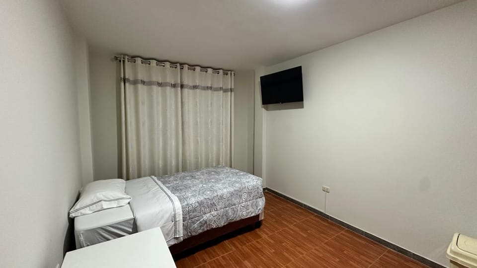 Toilet, Bed, TV and multimedia, Photo of the whole room, Bedroom, internet, internet